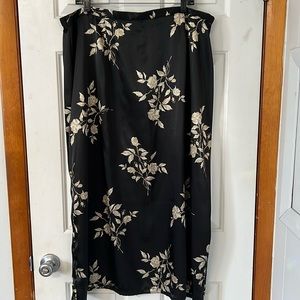 Women’s Black and Gold Skirt
